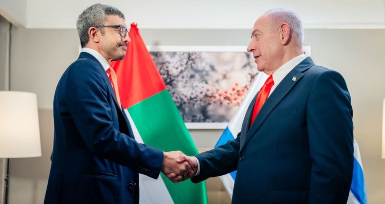 bmde kimse yuzune bakmadi arap bakan ise kosa kosa netanyahunun elini sikmaya gitti OxQGcN6S