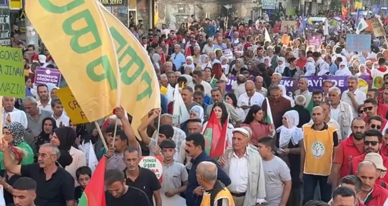 Diyarbakır’da Öcalan için yürüyüş