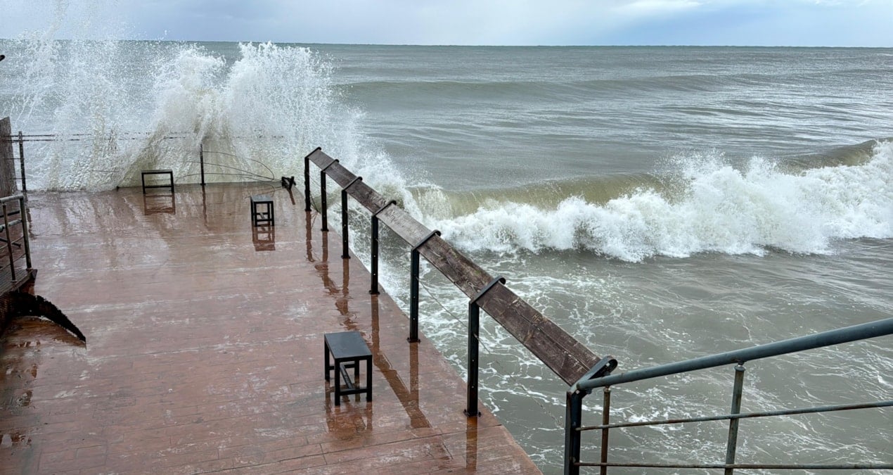 uzmanlardan uyari ustune uyari dalgalarin boyu 5 metreyi asti j1DtEYUm