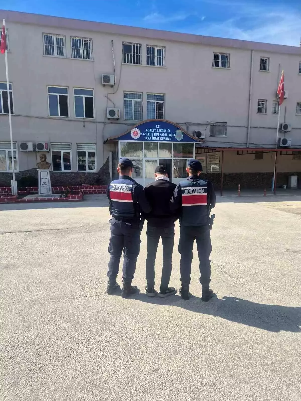 aranan hirsiz jandarma tarafindan yakalandi m49z6tk6.jpg