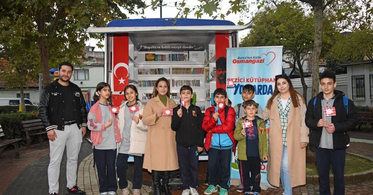 bursada gezici kutuphane cumhuriyet coskusunu mahallelere tasidi fPC6RS1z.webp