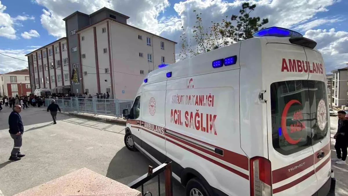 corumda okulda tavuk doner zehirlenmesi 30 ogrenci hastaneye kaldirildi idw3D9cA