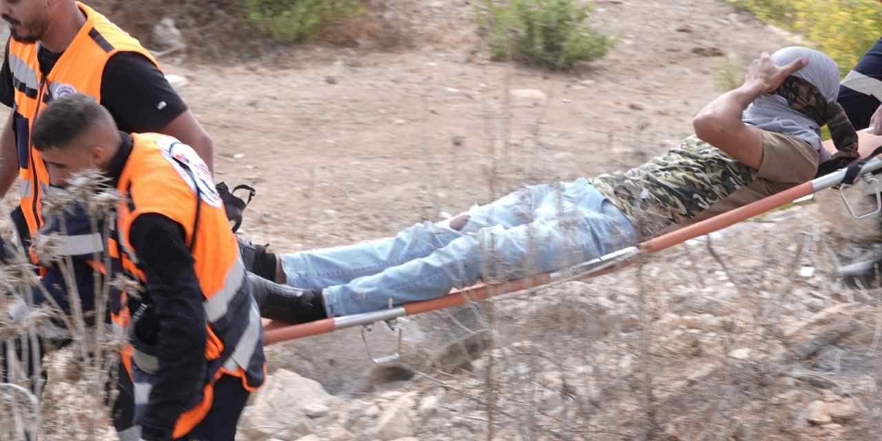 israil askerleri sevinmeyin diyerek filistinli kalabaliga saldirdi cSEDYPWD.jpg