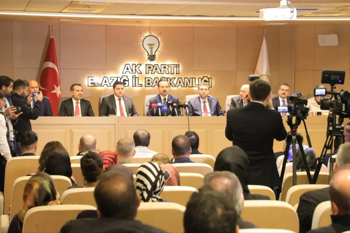 kursad zorlu ana muhalefet populizme ve sikayet siyasetine odaglandi szAePfzj.jpg