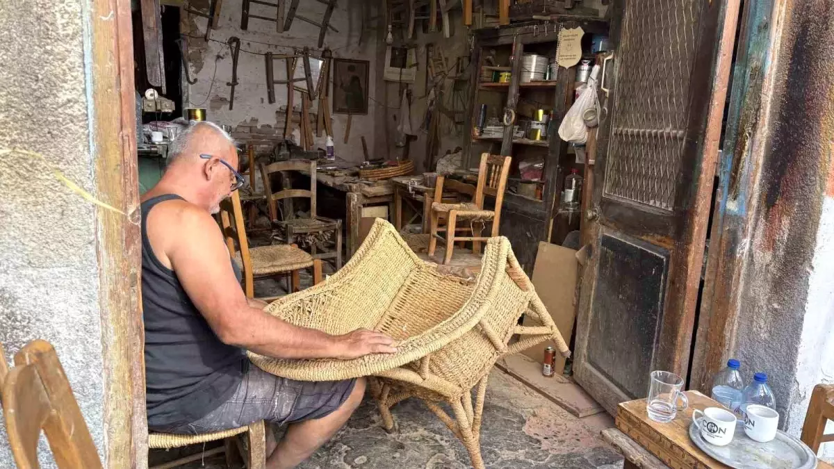 ozkan oke geleneksel hasir iskemle zanaatini yasatiyor NM3nchHR