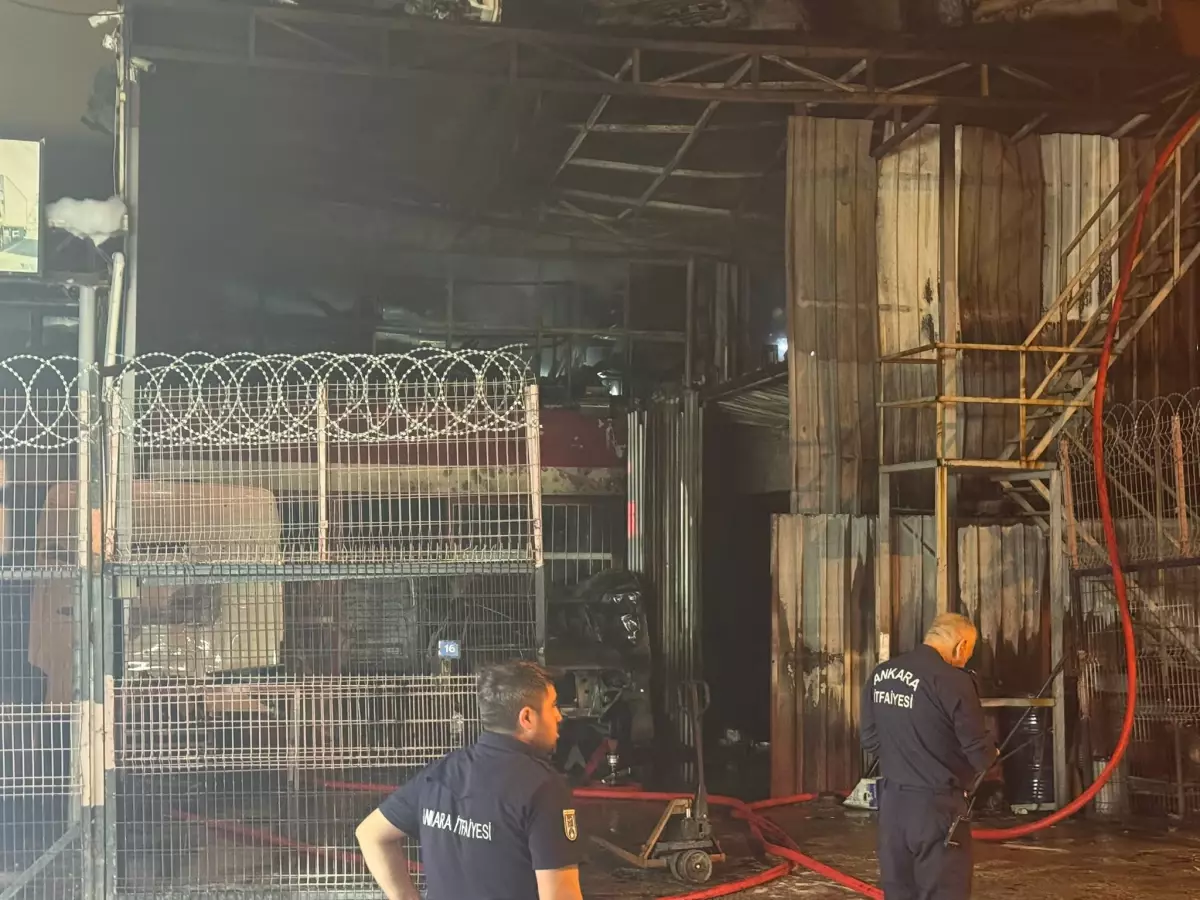 yenimahallede oto tamirhanesinde yangin 9Aa5ibAN.jpg