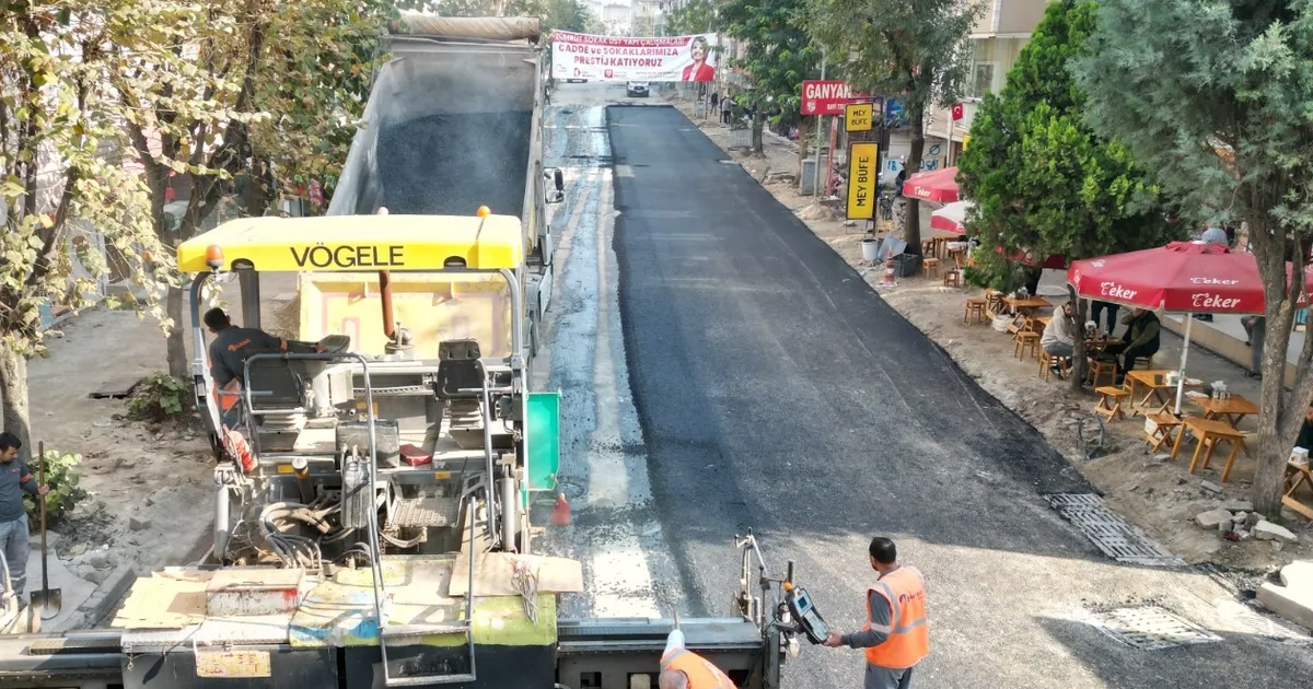 kocaeli zumrut sokakta asfalt ve aydinlatma hamlesi AqiNJvHn.webp