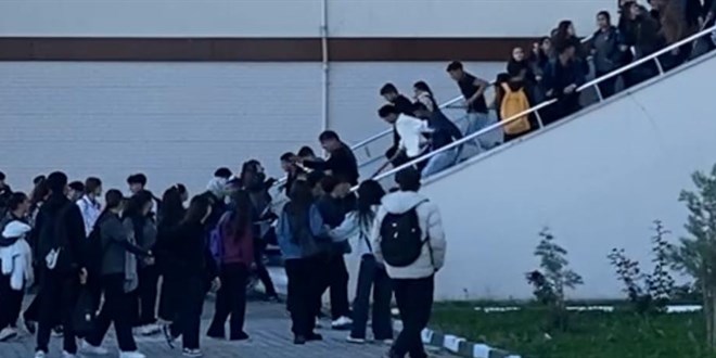 okulda dehset anlari bir grup maganda okul basip ogrenci darp etti Vxd5wNcK.jpg