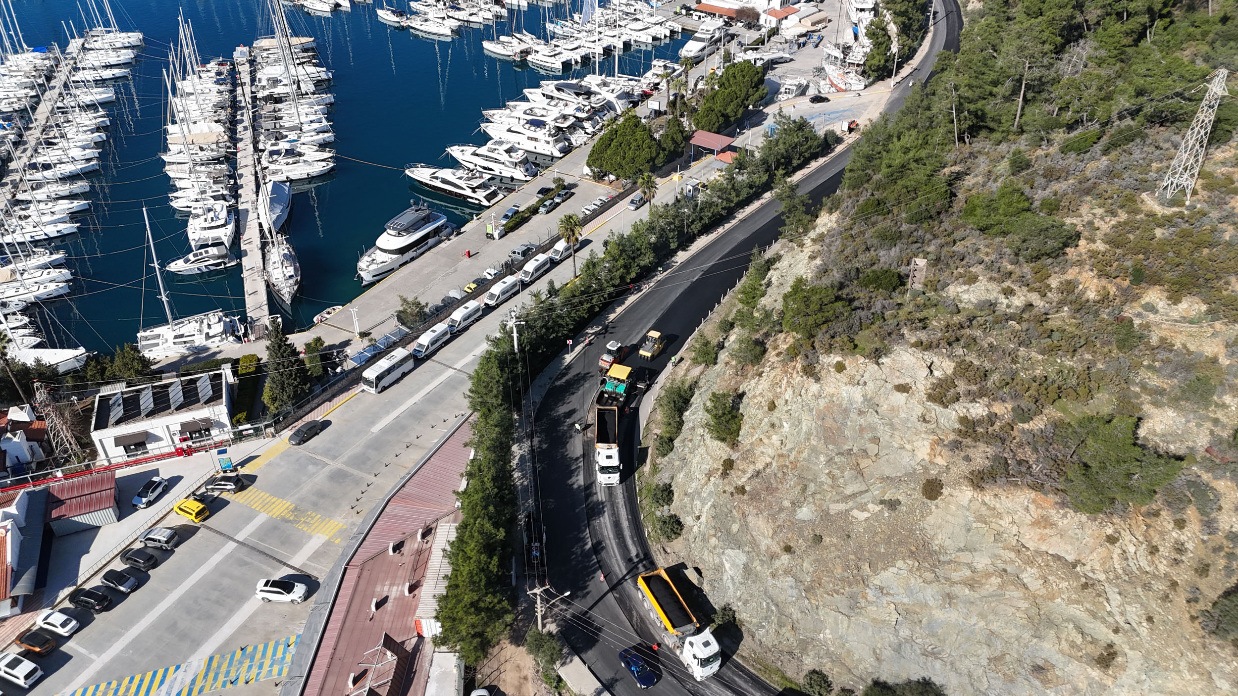 Büyükşehir, Marmaris Adaköy Yolu'nu Yeniledi