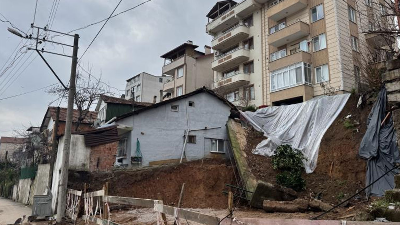 Kocaeli'de istinat duvarı yıkıldı: 2 bina boşaltıldı