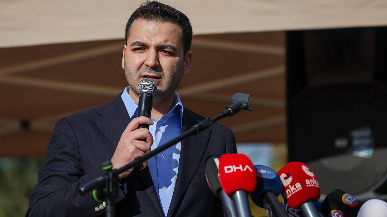 CHP Gençlik Kolları Başkanı Cem Aydın’dan AKP’nin Gençlik Etkinliğine Sert Eleştiri