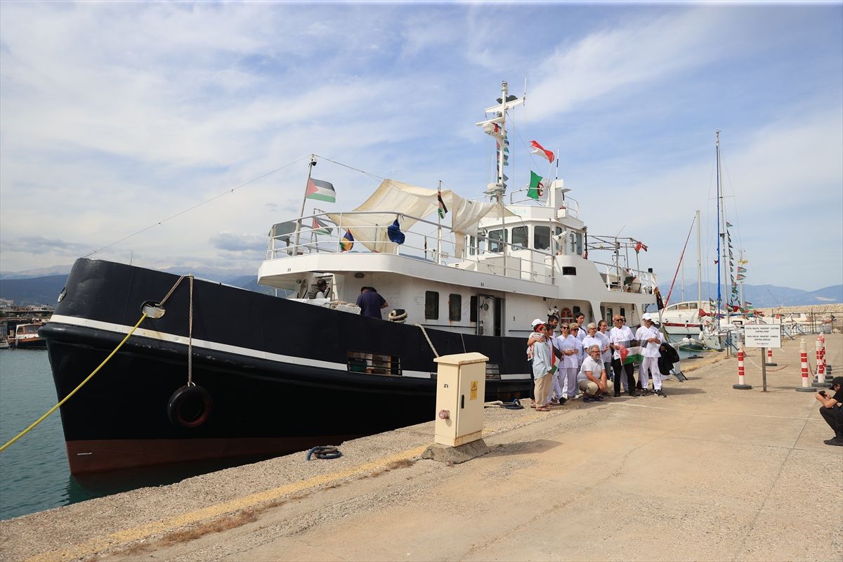 Gazze’ye Yardım Amaçlı ‘Family’ Teknesi Finike Marinaya Ulaştı