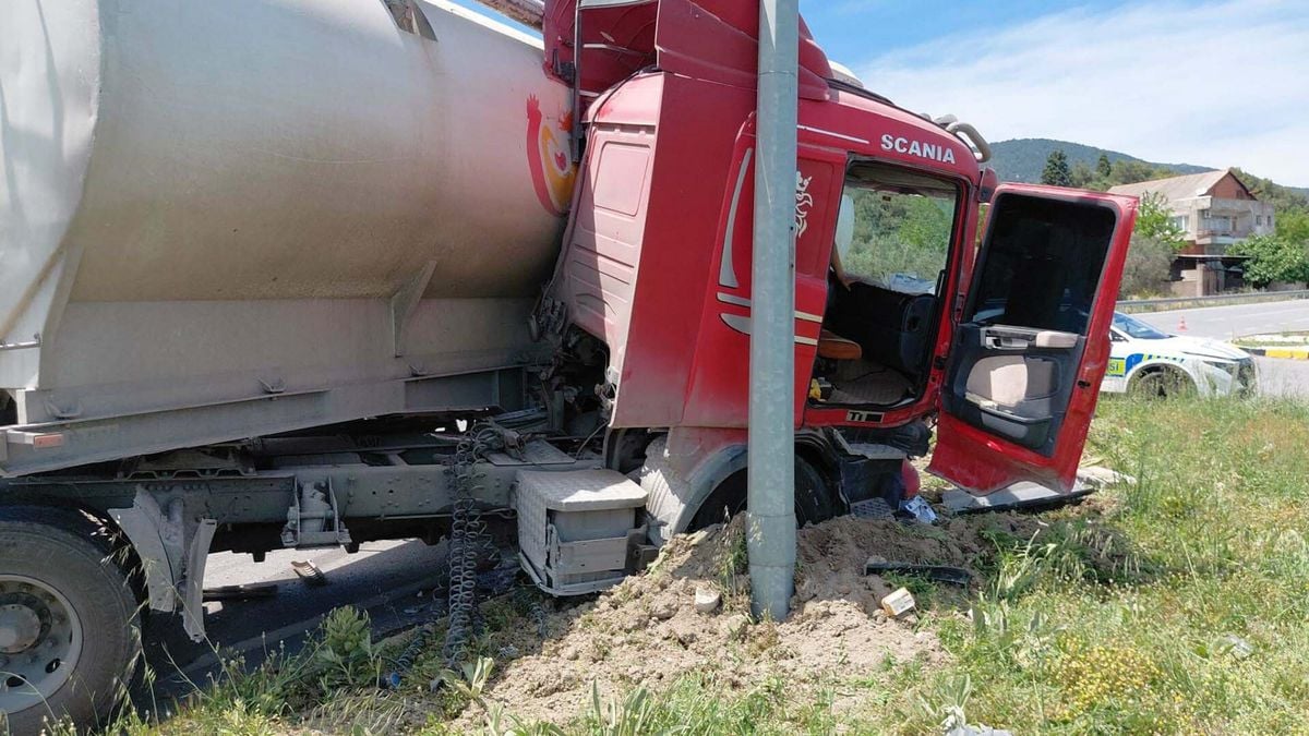 Kırkağaç’ta TIR’ın Çarptığı Elektrikli Bisiklette Trajik Kaza: 1 Ölü, 4 Yaralı