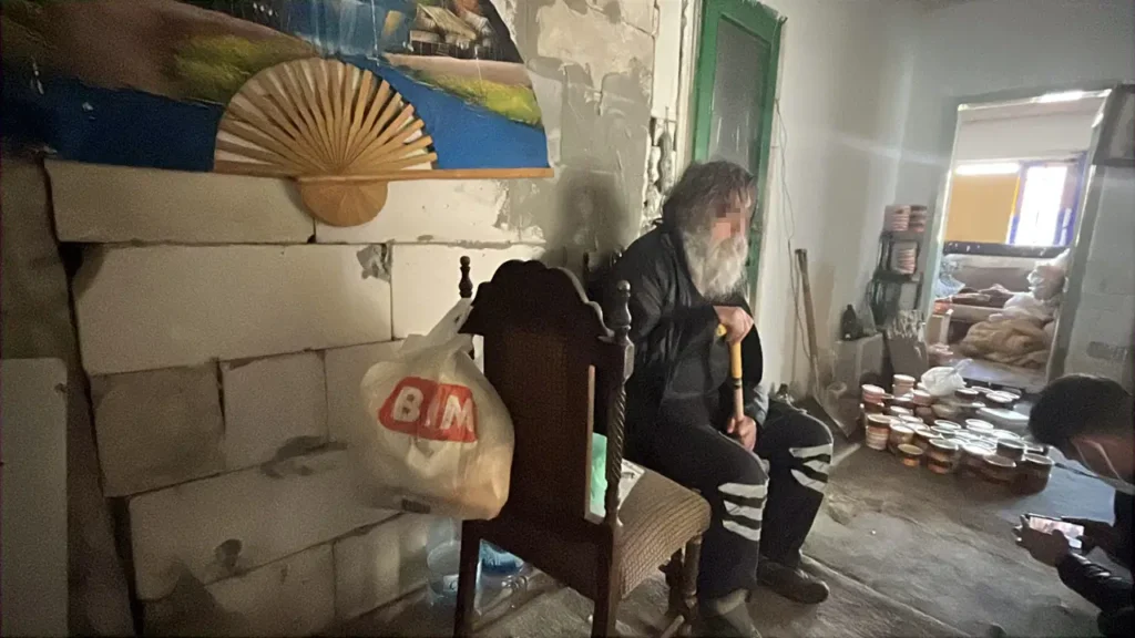 Gebze’de “Kötü Koku” Alarmı: Çöp Evden Bir Yıldır Çıkmayan Adam Kurtarıldı
