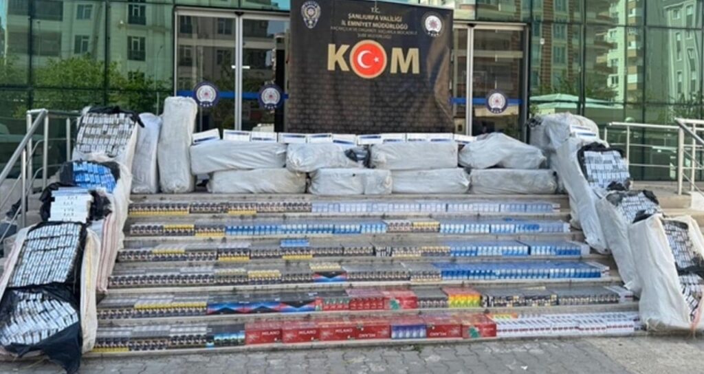Saman Balyalarının İçinden Çıkan Milyonluk Kaçak Sigara Operasyonu