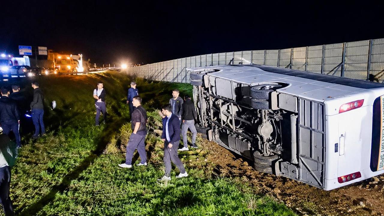 Taraftar Midibüsü Devrildi: 25 Yaralı, 3’ü Ağır
