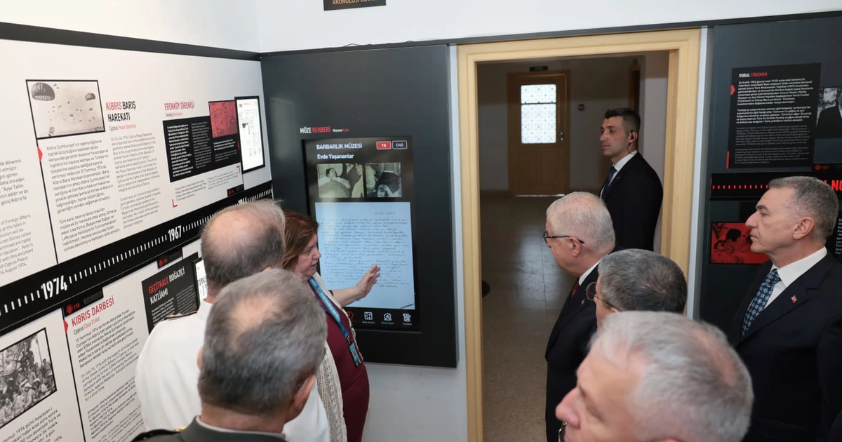 Bakan guler ve tsk komuta kademesinden kktcde barbarlik muzesi ziyareti WZJG33uD