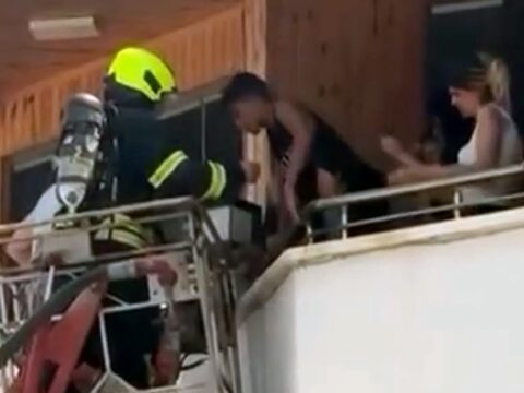 Otel odasinda yangin mahsur kalan 9 kisi kurtarildi EyZOjuFE